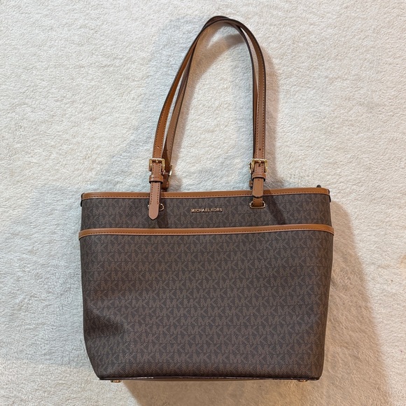 Michael Kors Handbags - Michael Kors Winston Large Signature Logo Print Woven Pocket Tote Bag